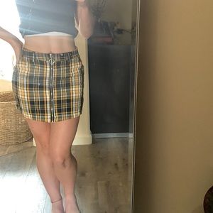 Cute plaid mini skirt with pockets and belt loops:)